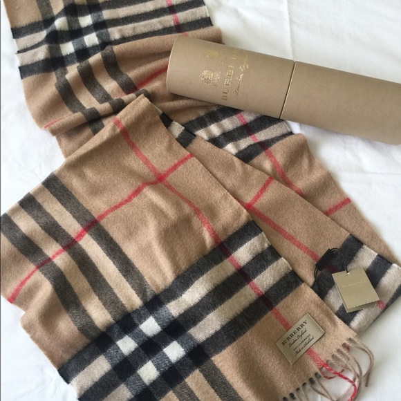 The Classic Check Cashmere Scarf - Picture 5 of 5